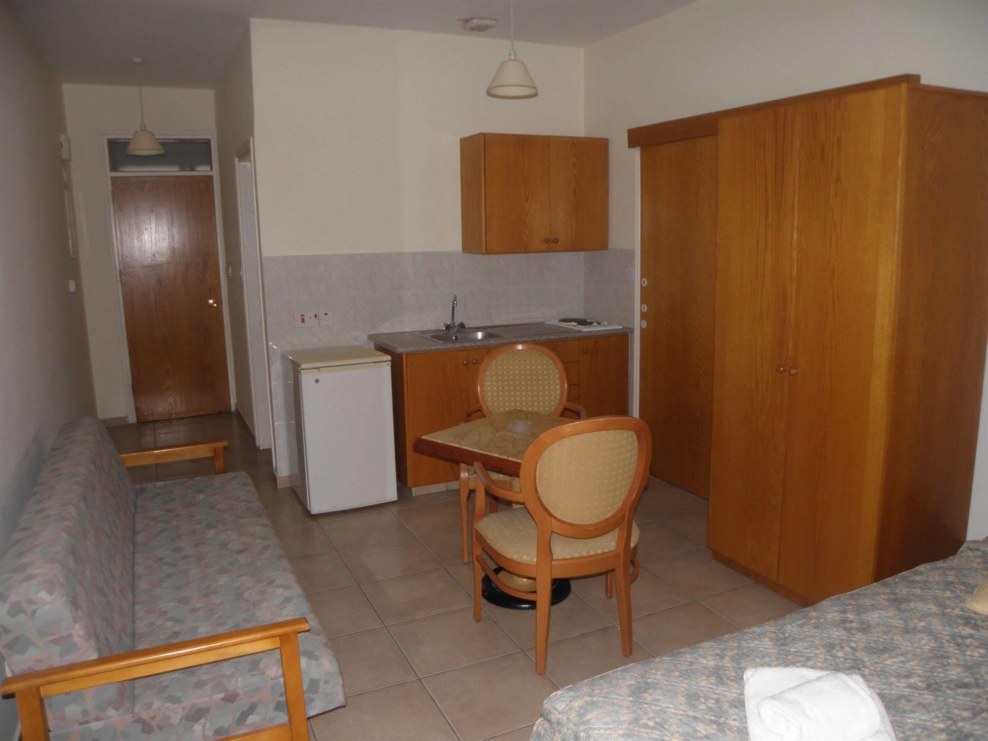 Valana Hotel Apartments Limasol Buitenkant foto